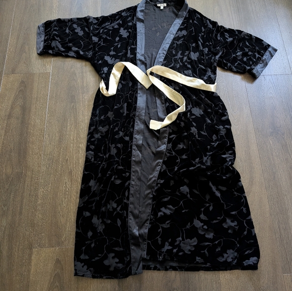 Black Velvet Floral Robe - Picture 1 of 5